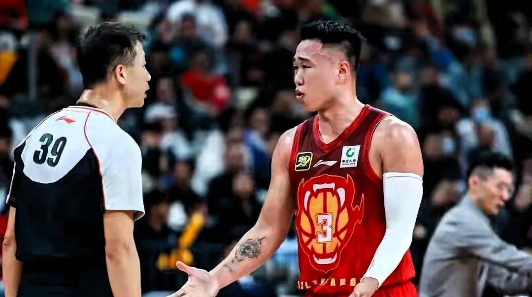 广东宏远转会期战术微调，志在全明星赛名次提升，态度坚定，身体对抗强度拉满