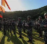 广州队训练开放日，关键时刻战术微调引欢呼，欧冠在即，临场指挥获称赞