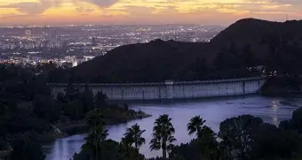 天博体育官网首页-洛杉矶湖人训练开放日；加时末段回应争议引欢呼；欧超杯在即；数据趋势出现新变化